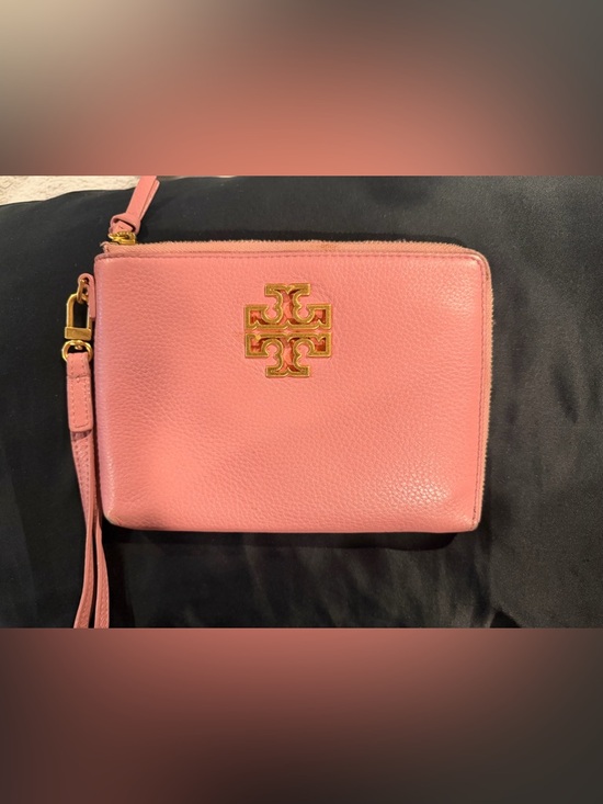 Tory Burch Handbags - Tory Burch Pink Pebbled Leather Logo Wristlet with Gold Hardware
